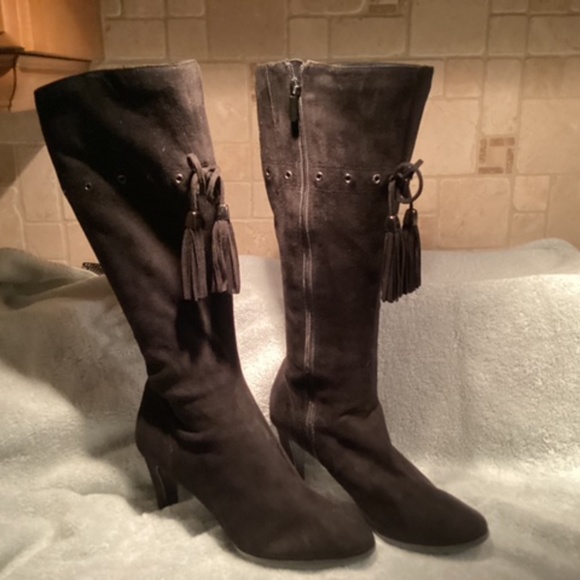 Faux Suede high heeled boots - Picture 1 of 11